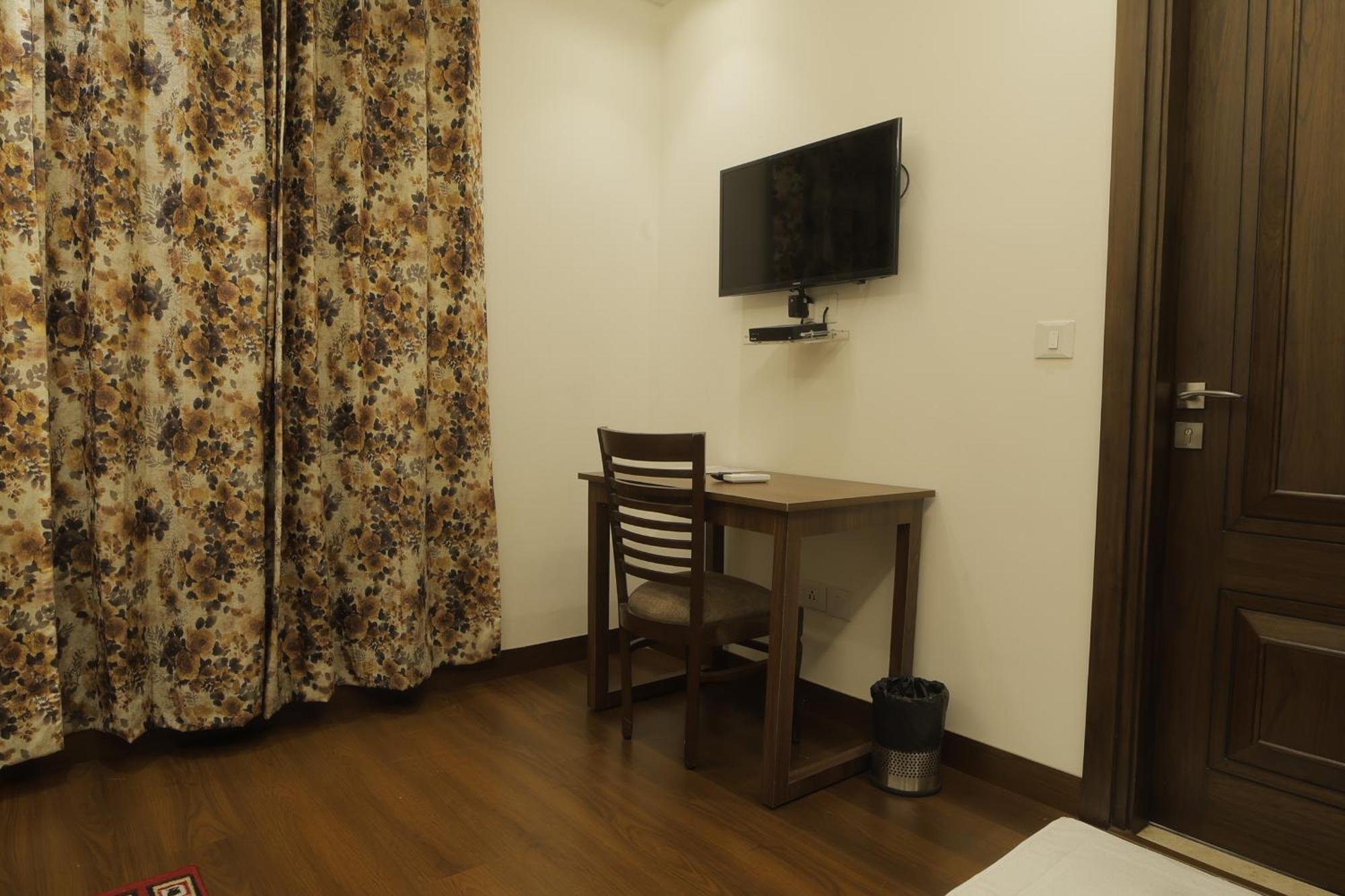 Under My Roof Superio Bed & Breakfast Yeni Delhi Dış mekan fotoğraf