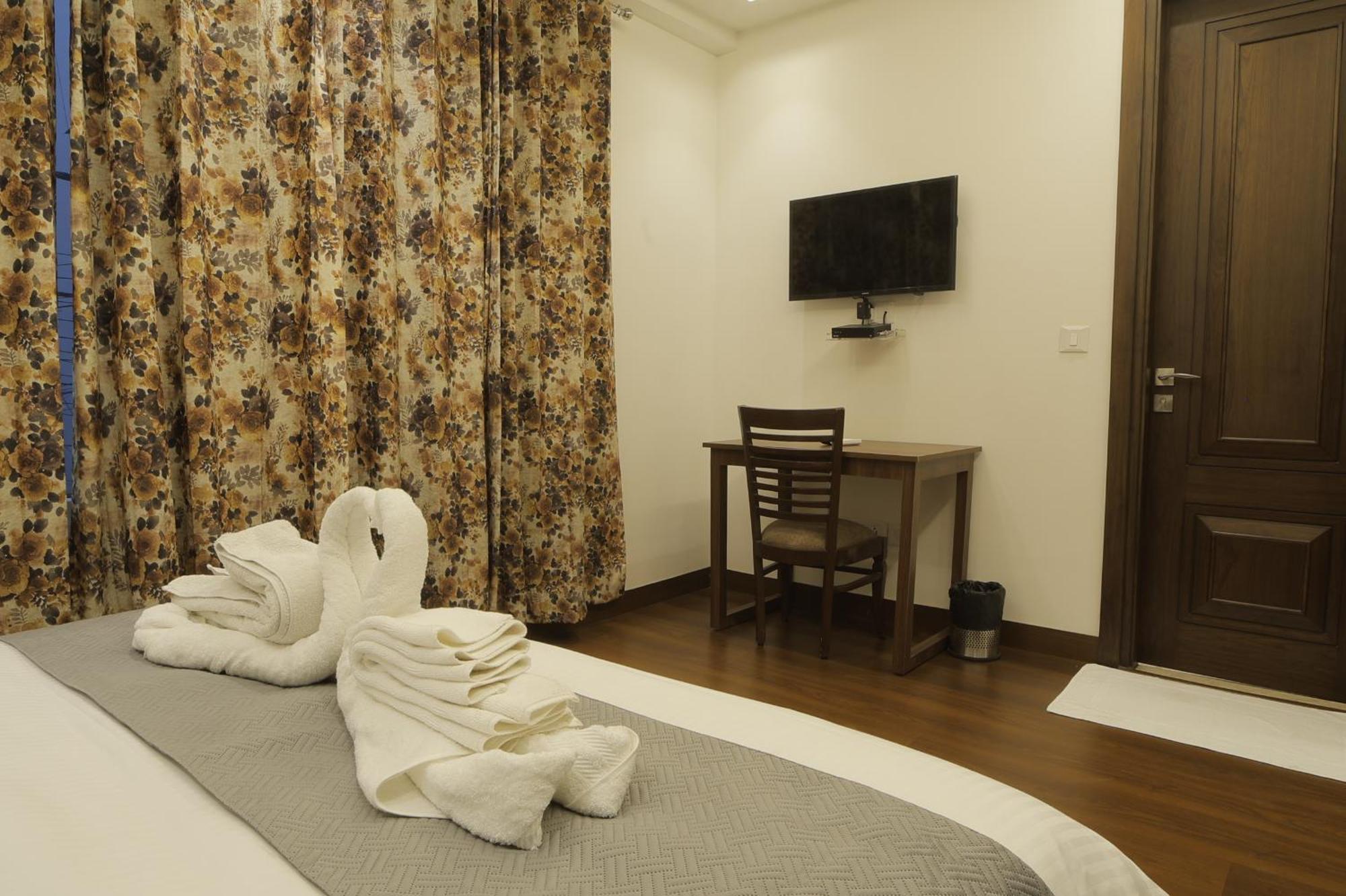 Under My Roof Superio Bed & Breakfast Yeni Delhi Dış mekan fotoğraf